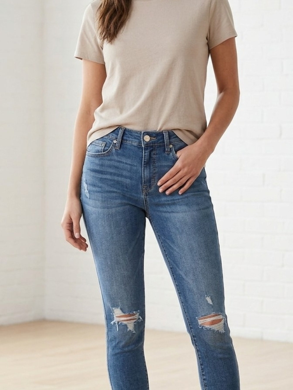 Denizen Levi's Medium Blue Skinny Ripped Jeans - Women's.  WP 27